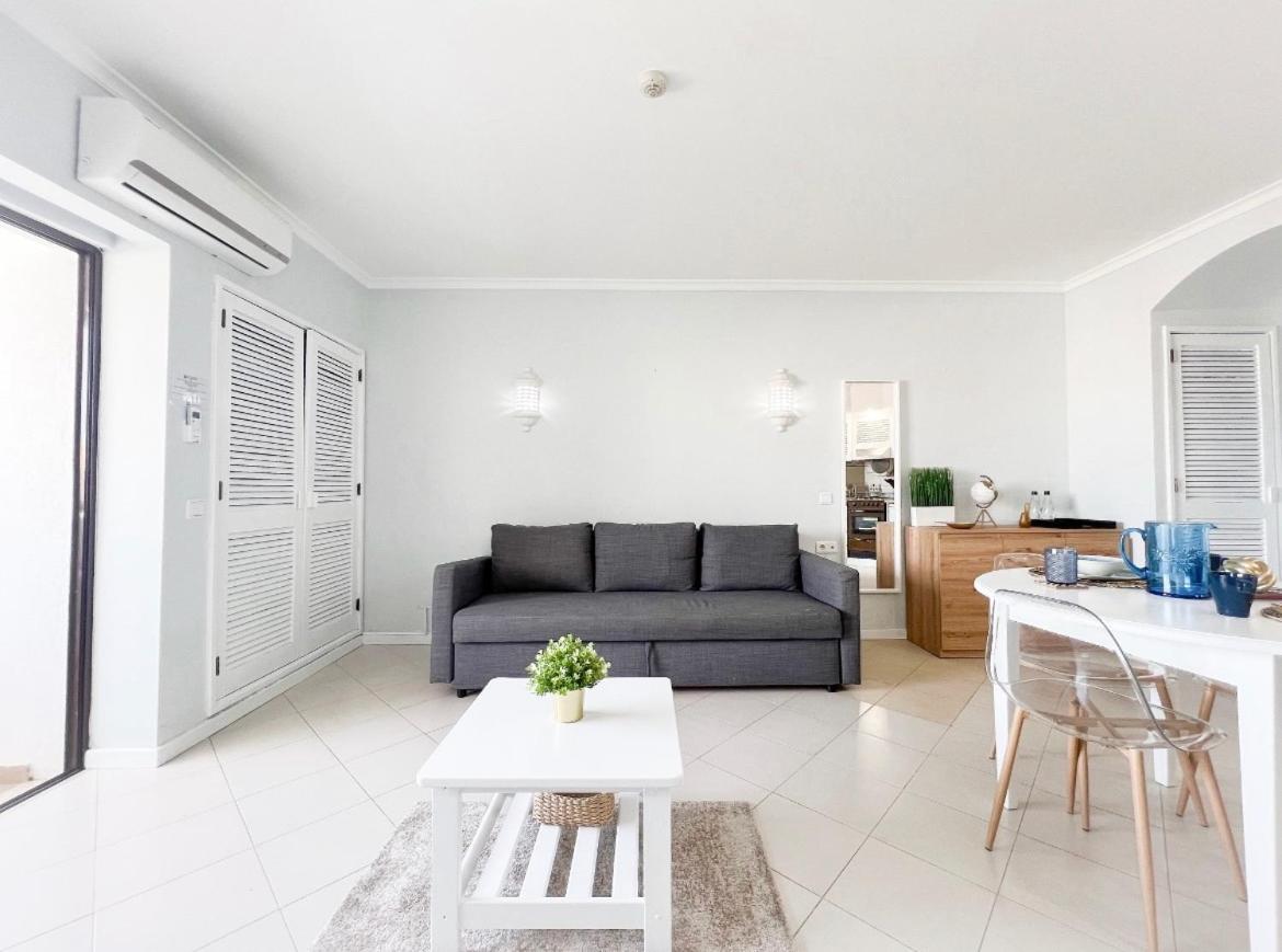 Sea View Apartment *